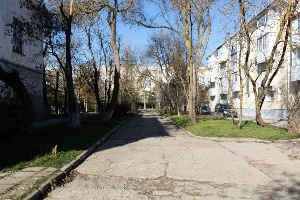 В Феодосии на ремонт улично-дорожной сети в этом году выделят 450 млн рублей В Феодосии на ремонт улично-дорожной сети в этом году выделят 450 млн рублей