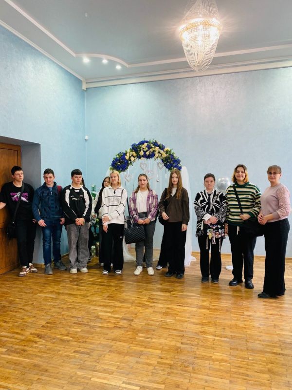 Феодосийский городской отдел ЗАГС провёл День открытых дверей, приуроченный к сегодняшнему значимому празднику - Дню Республики Крым Феодосийский городской отдел ЗАГС провёл День открытых дверей, приуроченный к сегодняшнему значимому празднику - Дню Республики Крым