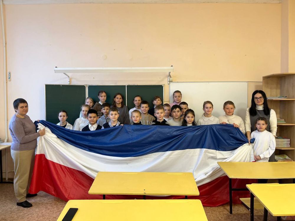 Керченский городской отдел ЗАГС проводил праздничную викторину «Прекрасный Крым» с учащимися 4 класса Муниципального бюджетного общеобразовательного учреждения города Керчи Республики Крым «Школа № 10 имени Героя Советского... Керченский городской отдел ЗАГС проводил праздничную викторину «Прекрасный Крым» с учащимися 4 класса Муниципального бюджетного общеобразовательного учреждения города Керчи Республики Крым «Школа № 10 имени Героя Советского...