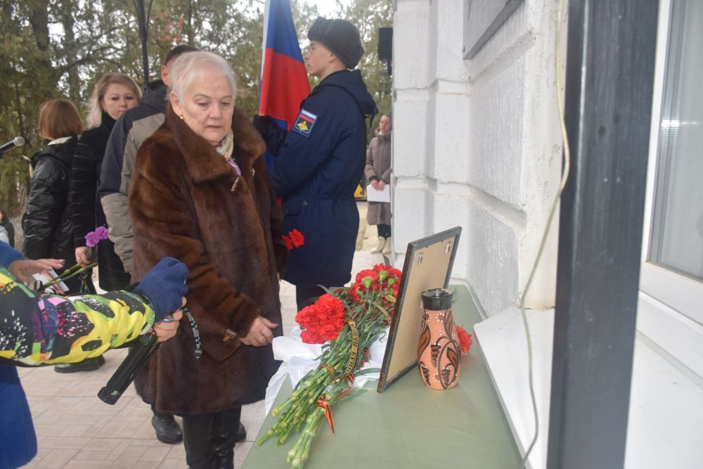 Сегодня на здании Щебетовской школы была открыта мемориальная доска в память о Николае Стецюке, участнике специальной военной операции Сегодня на здании Щебетовской школы была открыта мемориальная доска в память о Николае Стецюке, участнике специальной военной операции