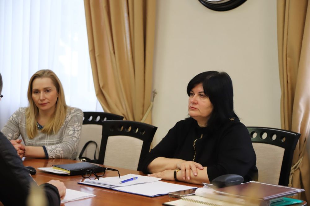 Анжелика Ястребова: В рамках еженедельного приема граждан, организованного главой администрации Бахчисарайского района Анжеликой Ястребовой, состоялась очередная встреча с жителями Анжелика Ястребова: В рамках еженедельного приема граждан, организованного главой администрации Бахчисарайского района Анжеликой Ястребовой, состоялась очередная встреча с жителями