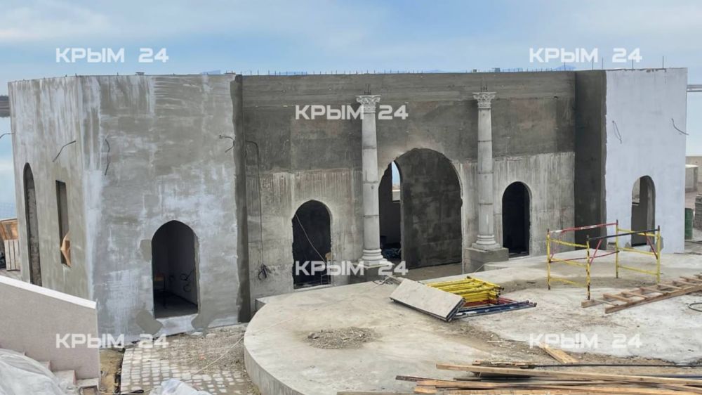 Капитальный ремонт амфитеатра на берегу Сакского озера выполнен на 30% Капитальный ремонт амфитеатра на берегу Сакского озера выполнен на 30%