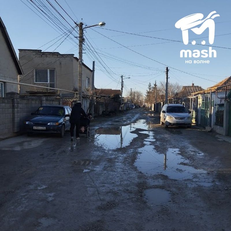 Дорогу в Симферопольском районе, отремонтированную по "инновационному методу" прошлым летом, размыло дождями Дорогу в Симферопольском районе, отремонтированную по "инновационному методу" прошлым летом, размыло дождями