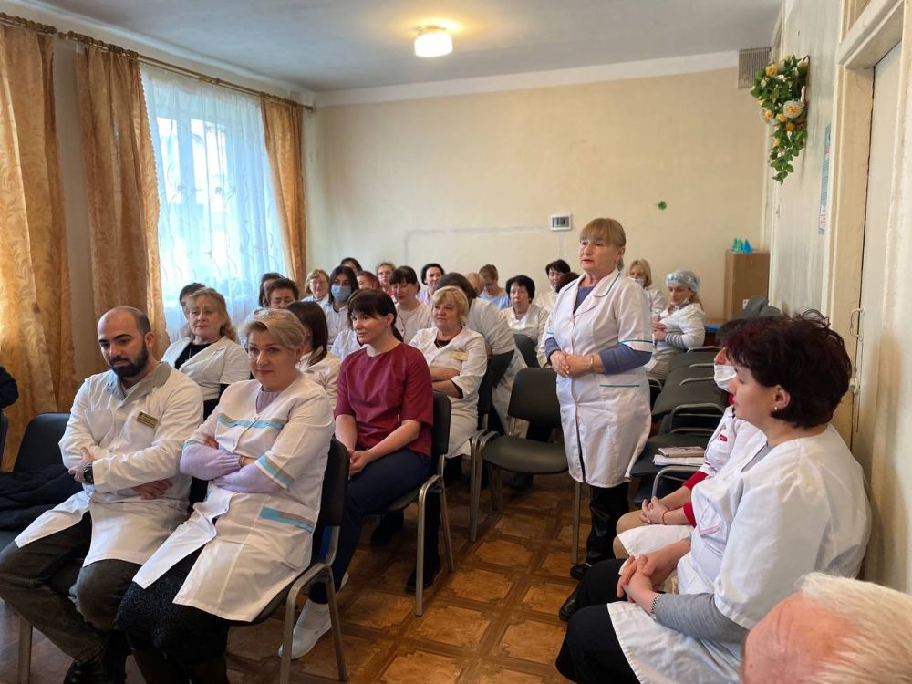 По поручению Главы Республики Крым Сергея Валерьевича Аксёнова посетил Приморское поликлиническое отделение Феодосийского медицинского центра – ознакомился с работой отделения, пообщался с медработниками и пациентами По поручению Главы Республики Крым Сергея Валерьевича Аксёнова посетил Приморское поликлиническое отделение Феодосийского медицинского центра – ознакомился с работой отделения, пообщался с медработниками и пациентами