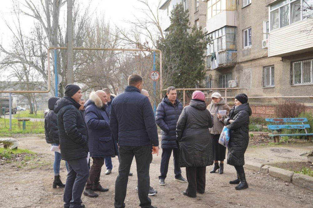 #городские_новости. Глава администрации Олег КАТОРГИН обсудил с жителями домов в Аршинцево планируемые работы по благоустройству в их дворах. Уже в этом году придомовые территории по ул. ул. Клинковского, 8, 10, 12, 14, ул.... #городские_новости. Глава администрации Олег КАТОРГИН обсудил с жителями домов в Аршинцево планируемые работы по благоустройству в их дворах. Уже в этом году придомовые территории по ул. ул. Клинковского, 8, 10, 12, 14, ул....