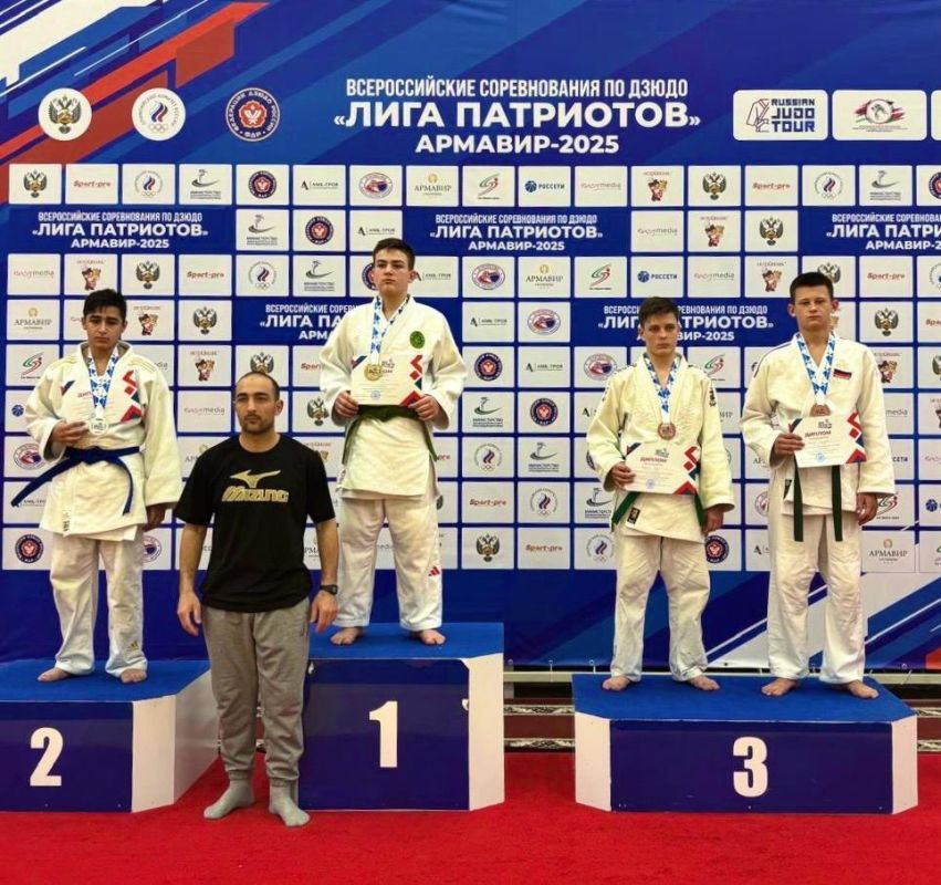 Спортсмен Евпаторийской спортивной школы Новиков Тимофей стал бронзовым призером Всероссийских соревнований по дзюдо «Лига патриотов» в городе Армавир Спортсмен Евпаторийской спортивной школы Новиков Тимофей стал бронзовым призером Всероссийских соревнований по дзюдо «Лига патриотов» в городе Армавир