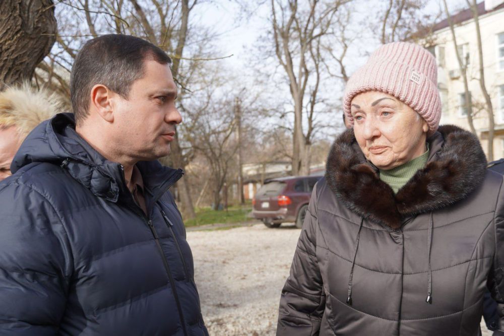 #городские_новости. Глава администрации Олег КАТОРГИН обсудил с жителями домов в Аршинцево планируемые работы по благоустройству в их дворах. Уже в этом году придомовые территории по ул. ул. Клинковского, 8, 10, 12, 14, ул.... #городские_новости. Глава администрации Олег КАТОРГИН обсудил с жителями домов в Аршинцево планируемые работы по благоустройству в их дворах. Уже в этом году придомовые территории по ул. ул. Клинковского, 8, 10, 12, 14, ул....