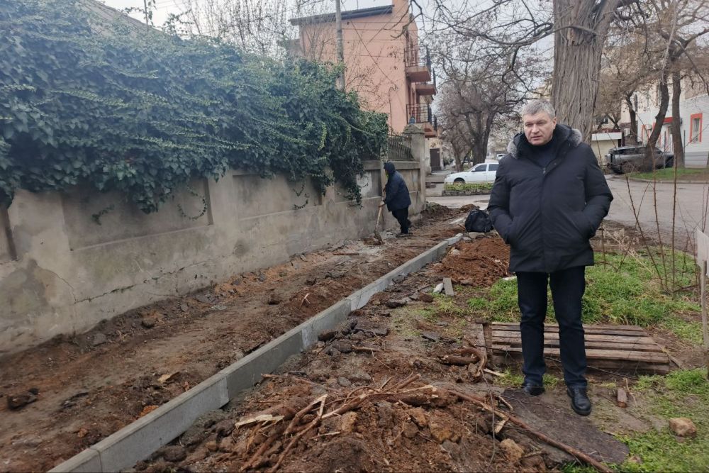 Александр Юрьев: Проверил ход работ по ремонту тротуаров на ул. Интернациональной и ул. Русской Александр Юрьев: Проверил ход работ по ремонту тротуаров на ул. Интернациональной и ул. Русской