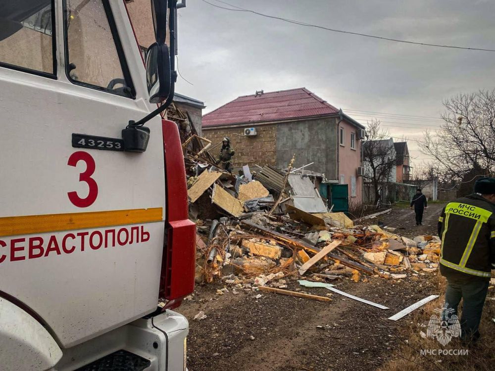 В Севастополе рухнул дом из-за взрыва газового баллона В Севастополе рухнул дом из-за взрыва газового баллона