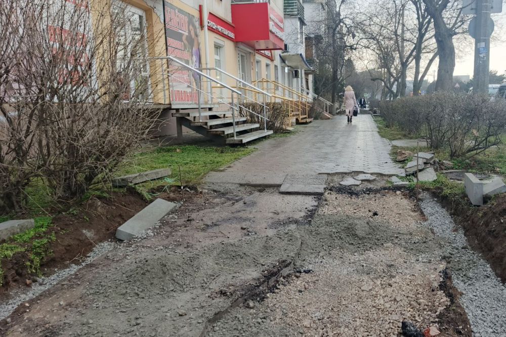 Александр Юрьев: Проверил ход работ по ремонту тротуаров на ул. Интернациональной и ул. Русской Александр Юрьев: Проверил ход работ по ремонту тротуаров на ул. Интернациональной и ул. Русской