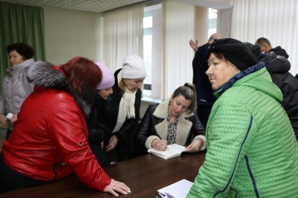 Игорь Ткаченко: Сегодня по поручению Главы Республики Крым Сергея Валерьевича Аксенова совместно с руководителем ГУП РК «Крымавтодор» Максимом Васильевичем Деминым объехали окраинные улицы села Береговое для выработки общей... Игорь Ткаченко: Сегодня по поручению Главы Республики Крым Сергея Валерьевича Аксенова совместно с руководителем ГУП РК «Крымавтодор» Максимом Васильевичем Деминым объехали окраинные улицы села Береговое для выработки общей...