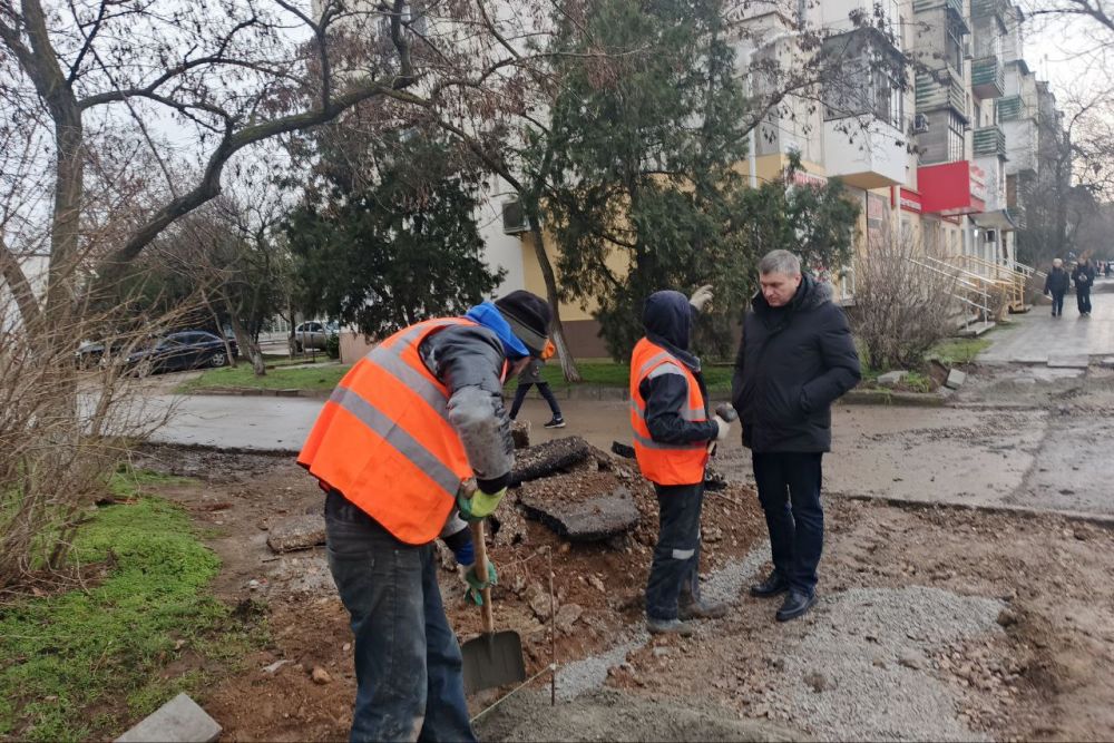 Александр Юрьев: Проверил ход работ по ремонту тротуаров на ул. Интернациональной и ул. Русской Александр Юрьев: Проверил ход работ по ремонту тротуаров на ул. Интернациональной и ул. Русской
