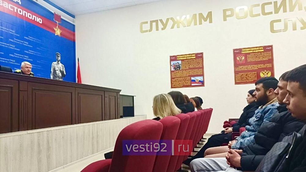 Студенты-юристы СевГУ побывали на экскурсии в Управлении ГИБДД УМВД России по Севастополю Студенты-юристы СевГУ побывали на экскурсии в Управлении ГИБДД УМВД России по Севастополю