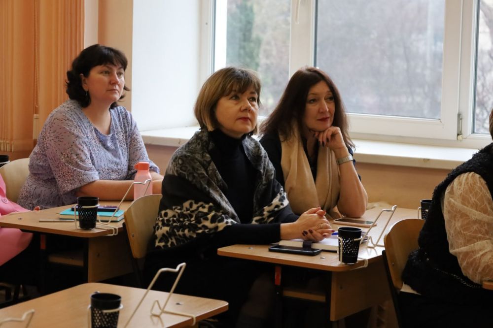 Екатерина Алтабаева: Накануне на базе школы №14 имени И. С. Пьянзина встретилась с творческой группой учителей, которые преподают курс «Севастополеведение» Екатерина Алтабаева: Накануне на базе школы №14 имени И. С. Пьянзина встретилась с творческой группой учителей, которые преподают курс «Севастополеведение»