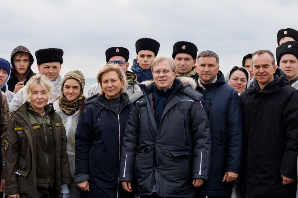 Вице-премьер Виталий Савельев проконтролировал ход реализации работ по ликвидации последствий чрезвычайной ситуации, вызванной крушением танкеров в Керченском проливе Вице-премьер Виталий Савельев проконтролировал ход реализации работ по ликвидации последствий чрезвычайной ситуации, вызванной крушением танкеров в Керченском проливе