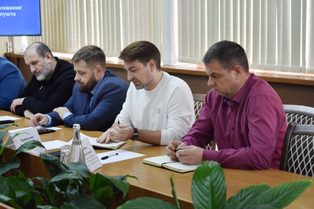 Галина Огнёва: Сегодня в Администрации города Алушты состоялось совещание по вопросам строительно-ремонтных работ на Западной набережной Галина Огнёва: Сегодня в Администрации города Алушты состоялось совещание по вопросам строительно-ремонтных работ на Западной набережной