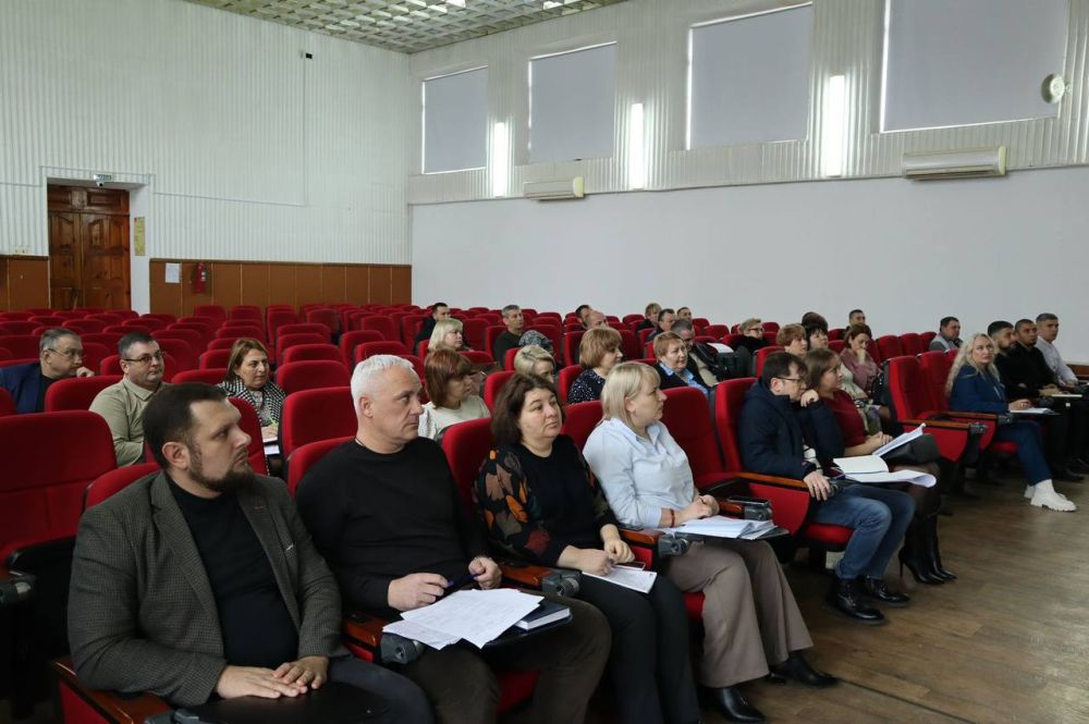 Руководством Республики Крым поставлены сроки для завершения работ по благоустройству городов и посёлков, в том числе сносу (демонтажу) сухих деревьев, обрезке деревьев (кронированию), формированию кустарников, подготовке... Руководством Республики Крым поставлены сроки для завершения работ по благоустройству городов и посёлков, в том числе сносу (демонтажу) сухих деревьев, обрезке деревьев (кронированию), формированию кустарников, подготовке...