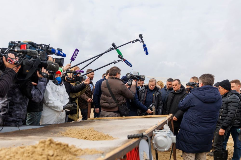 Вице-премьер Виталий Савельев проконтролировал ход реализации работ по ликвидации последствий чрезвычайной ситуации, вызванной крушением танкеров в Керченском проливе Вице-премьер Виталий Савельев проконтролировал ход реализации работ по ликвидации последствий чрезвычайной ситуации, вызванной крушением танкеров в Керченском проливе