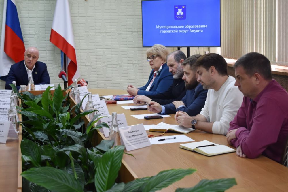Галина Огнёва: Сегодня в Администрации города Алушты состоялось совещание по вопросам строительно-ремонтных работ на Западной набережной Галина Огнёва: Сегодня в Администрации города Алушты состоялось совещание по вопросам строительно-ремонтных работ на Западной набережной