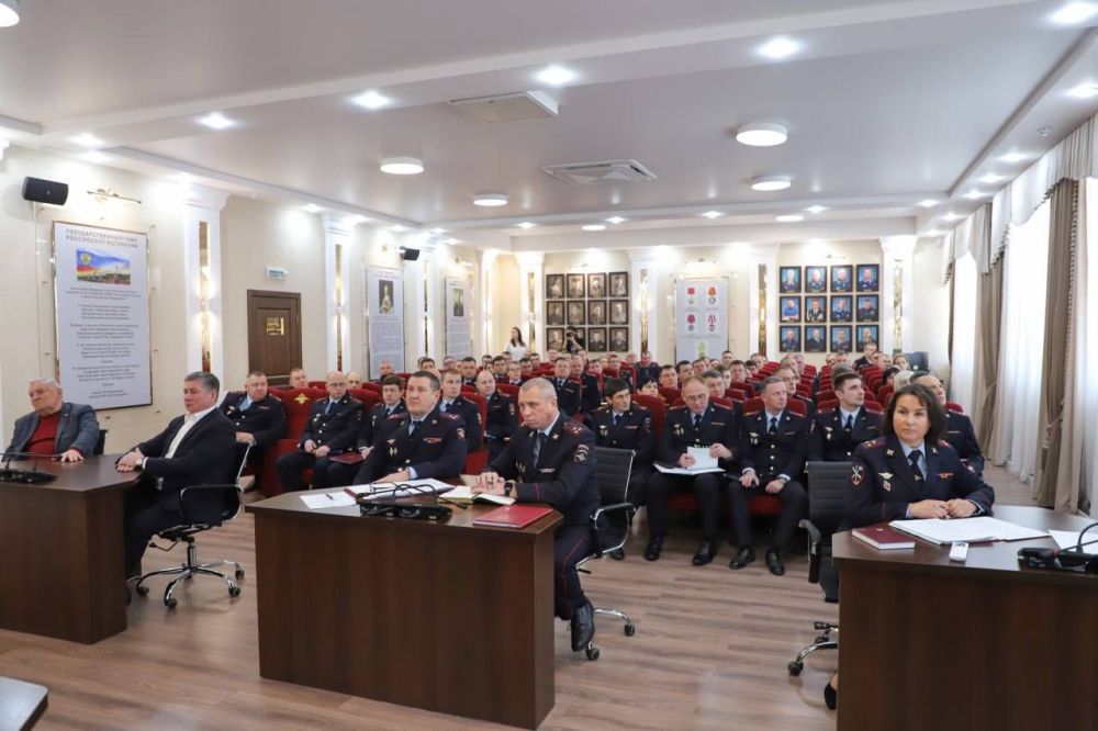 В Управлении МВД России по г. Севастополю состоялось расширенное заседание коллегии по итогам оперативно-служебной деятельности за 2024 год В Управлении МВД России по г. Севастополю состоялось расширенное заседание коллегии по итогам оперативно-служебной деятельности за 2024 год