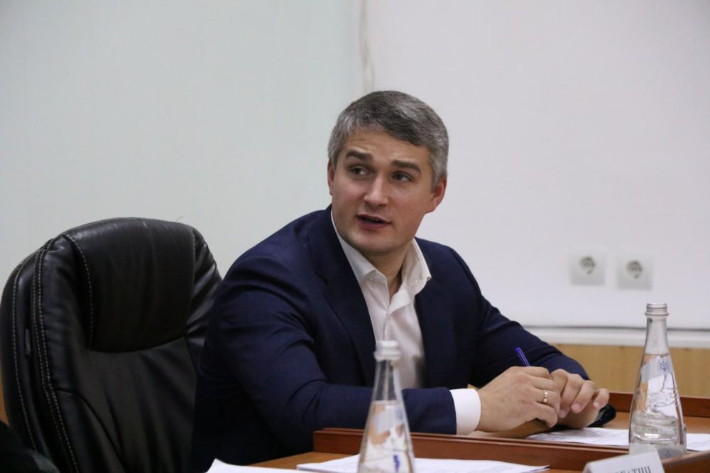 Ольга Урайкина: В завершении выездной встречи в здании администрации Бахчисарайского района при участии председателя Государственного Совета Республики Крым Владимира Константинова провели совещание в рамках круглого стола... Ольга Урайкина: В завершении выездной встречи в здании администрации Бахчисарайского района при участии председателя Государственного Совета Республики Крым Владимира Константинова провели совещание в рамках круглого стола...