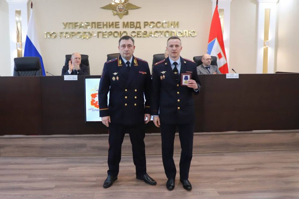 В Управлении МВД России по г. Севастополю состоялось расширенное заседание коллегии по итогам оперативно-служебной деятельности за 2024 год, в рамках которого ряд сотрудников были награждены ведомственными наградами В Управлении МВД России по г. Севастополю состоялось расширенное заседание коллегии по итогам оперативно-служебной деятельности за 2024 год, в рамках которого ряд сотрудников были награждены ведомственными наградами