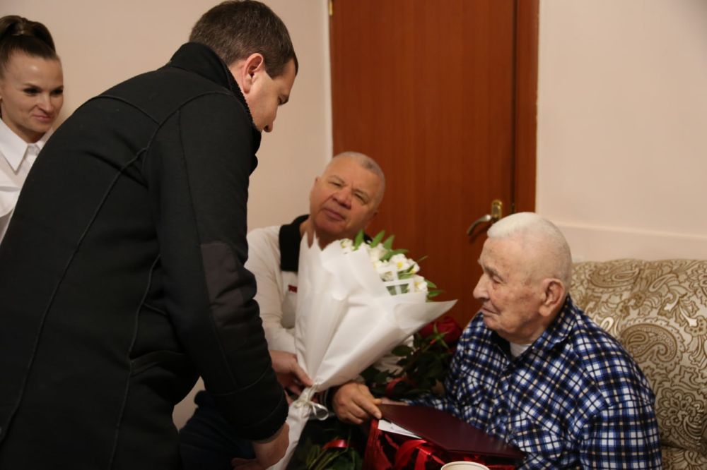 Ольга Урайкина: Сегодня заместитель председателя Бахчисарайского районного совета Михаил Колкунов совместно с председателем Бахчисарайского городского совета Ольгой Кулинченко, специалистом по социальной работе ГБУ РК «ЦСО... Ольга Урайкина: Сегодня заместитель председателя Бахчисарайского районного совета Михаил Колкунов совместно с председателем Бахчисарайского городского совета Ольгой Кулинченко, специалистом по социальной работе ГБУ РК «ЦСО...