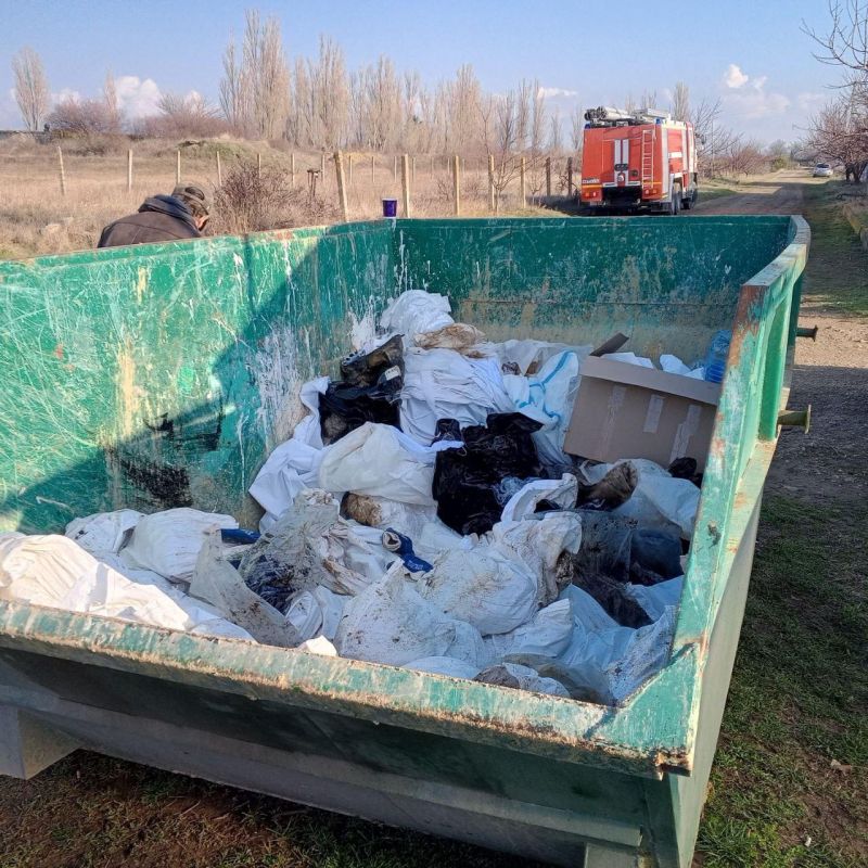 Сегодня спасатели и волонтеры работают в Голубой бухте и на пляжах в районе Балаклавы — Развожаев Сегодня спасатели и волонтеры работают в Голубой бухте и на пляжах в районе Балаклавы — Развожаев
