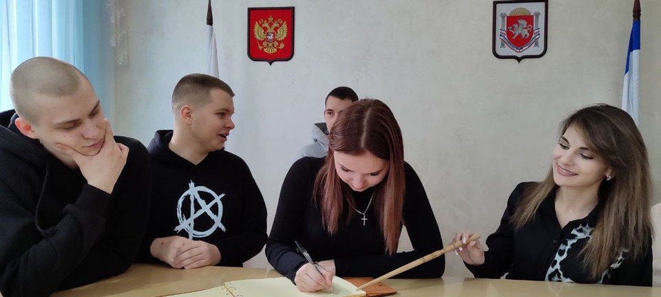 К празднику - Дню российского студенчества - Феодосийским городским отделом ЗАГС была проведена встреча со студентами, будущими юристами, 1-го курса ГБПОУ Феодосийского политехнического техникума К празднику - Дню российского студенчества - Феодосийским городским отделом ЗАГС была проведена встреча со студентами, будущими юристами, 1-го курса ГБПОУ Феодосийского политехнического техникума