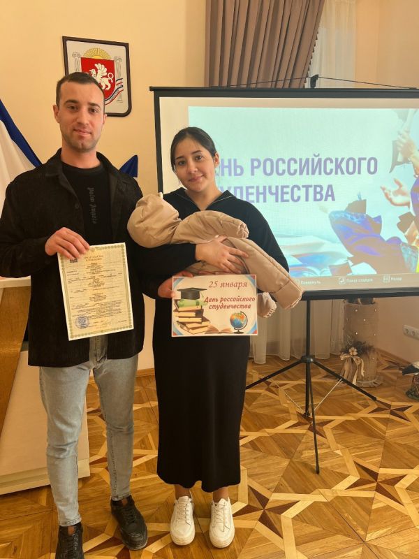 В зале торжественных событий отдела регистрации рождения города Симферополя вручены первые в жизни ребенка официальные документы – свидетельства о рождении семьям Энвера и Эсмы Умеровых и Рустема и Эвелины Идрисовых В зале торжественных событий отдела регистрации рождения города Симферополя вручены первые в жизни ребенка официальные документы – свидетельства о рождении семьям Энвера и Эсмы Умеровых и Рустема и Эвелины Идрисовых