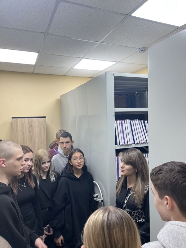 К празднику - Дню российского студенчества - Феодосийским городским отделом ЗАГС была проведена встреча со студентами, будущими юристами, 1-го курса ГБПОУ Феодосийского политехнического техникума К празднику - Дню российского студенчества - Феодосийским городским отделом ЗАГС была проведена встреча со студентами, будущими юристами, 1-го курса ГБПОУ Феодосийского политехнического техникума