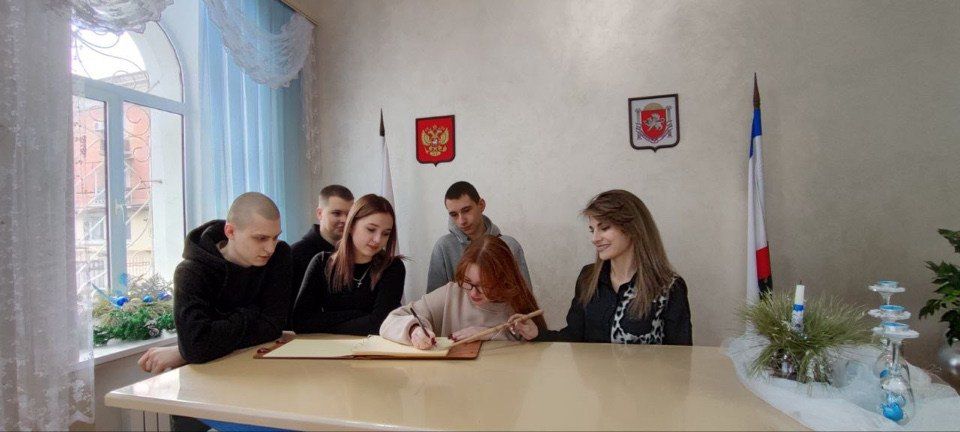 К празднику - Дню российского студенчества - Феодосийским городским отделом ЗАГС была проведена встреча со студентами, будущими юристами, 1-го курса ГБПОУ Феодосийского политехнического техникума К празднику - Дню российского студенчества - Феодосийским городским отделом ЗАГС была проведена встреча со студентами, будущими юристами, 1-го курса ГБПОУ Феодосийского политехнического техникума