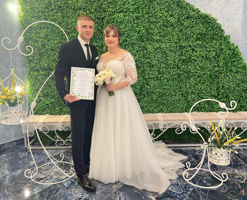 Сегодня, в праздничный день, в отделе ЗАГС города Симферополя также состоялась регистрация сотого с начала 2025 года брака Сегодня, в праздничный день, в отделе ЗАГС города Симферополя также состоялась регистрация сотого с начала 2025 года брака