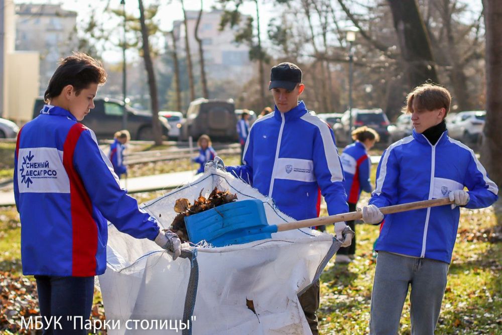 Труд крут: парк имени Гагарина стал одной из главных площадок Республиканской патриотической акции «Крымский студенческий десант РСО» Труд крут: парк имени Гагарина стал одной из главных площадок Республиканской патриотической акции «Крымский студенческий десант РСО»