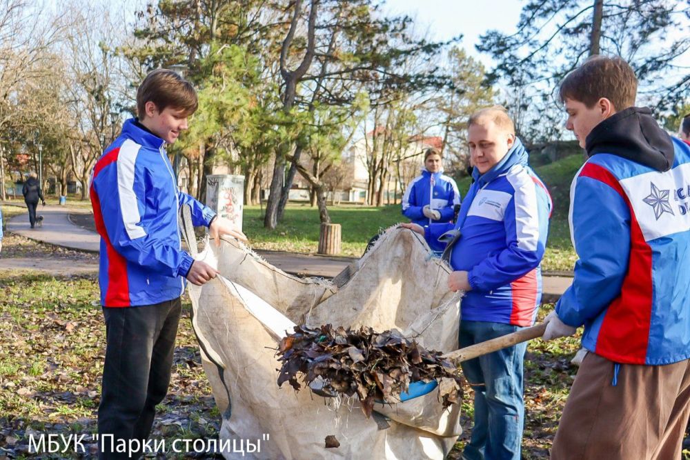 Акция «Крымский студенческий десант РСО» прошла в парке им. Гагарина в Симферополе Акция «Крымский студенческий десант РСО» прошла в парке им. Гагарина в Симферополе