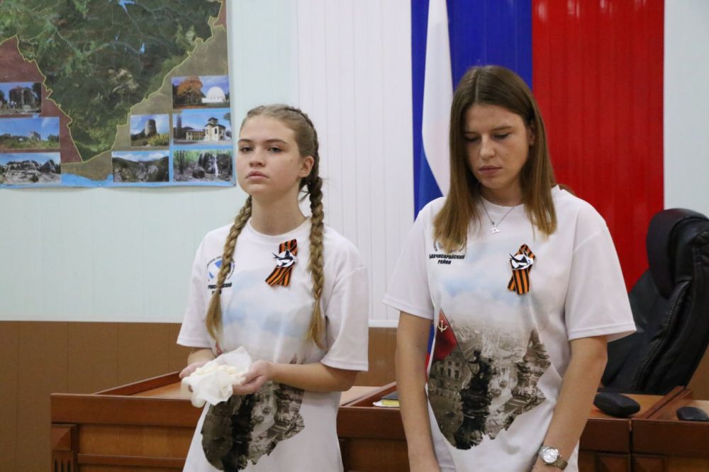 Ольга Урайкина: В здании администрации Бахчисарайского района организована акция "Блокадная ласточка", посвященная 81-летию снятия блокады Города-Героя Ленинграда Ольга Урайкина: В здании администрации Бахчисарайского района организована акция "Блокадная ласточка", посвященная 81-летию снятия блокады Города-Героя Ленинграда