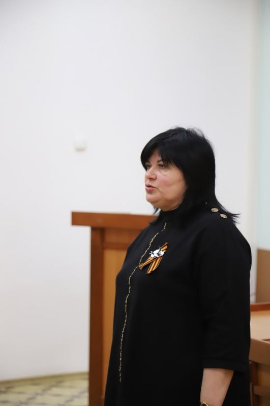 Анжелика Ястребова: На аппаратном совещании почтили минутой молчания всех жертв страшной и героической страницы нашей истории - блокадного Ленинграда Анжелика Ястребова: На аппаратном совещании почтили минутой молчания всех жертв страшной и героической страницы нашей истории - блокадного Ленинграда