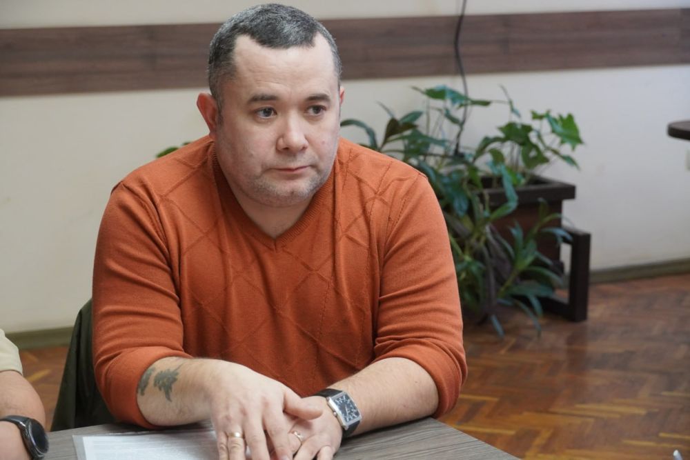 Заместитель главы администрации Керчи Эльдар МУЖДАБАЕВ провел встречу с представителями Керчь-Еникальского общества истории и древностей Заместитель главы администрации Керчи Эльдар МУЖДАБАЕВ провел встречу с представителями Керчь-Еникальского общества истории и древностей
