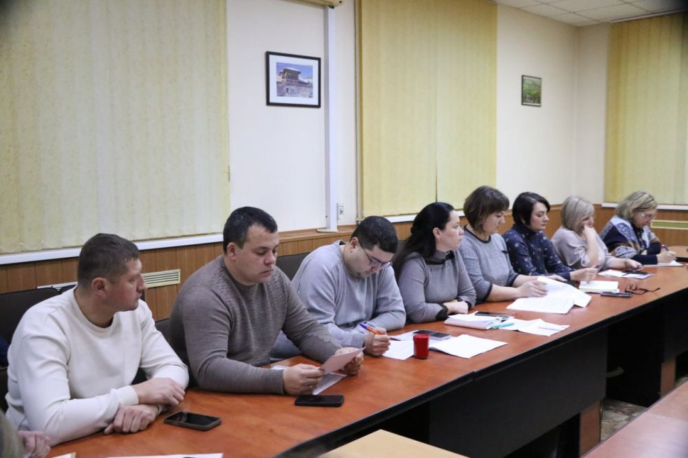 Ольга Урайкина: Сегодня совместно с главой администрации Бахчисарайского района Анжеликой Ястребовой провели совещание с главами поселений Ольга Урайкина: Сегодня совместно с главой администрации Бахчисарайского района Анжеликой Ястребовой провели совещание с главами поселений