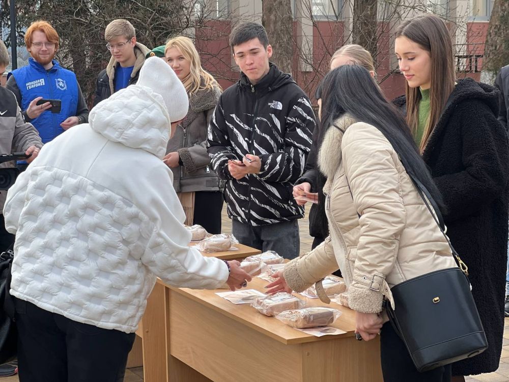 Игорь Ивин: С 18 по 27 января во всех регионах нашей страны проводится всероссийская акция «Блокадный хлеб», которая призвана напомнить о мужестве жителей Ленинграда, переживших беспрецедентную блокаду миллионного города Игорь Ивин: С 18 по 27 января во всех регионах нашей страны проводится всероссийская акция «Блокадный хлеб», которая призвана напомнить о мужестве жителей Ленинграда, переживших беспрецедентную блокаду миллионного города