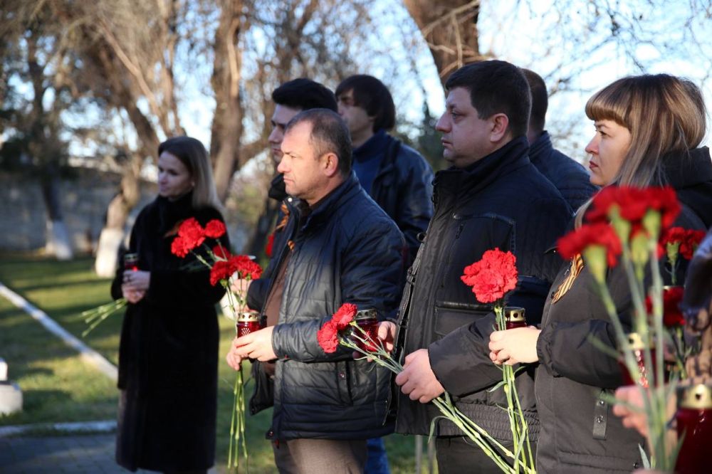 В Бахчисарае почтили память жителей и защитников блокадного Ленинграда В Бахчисарае почтили память жителей и защитников блокадного Ленинграда