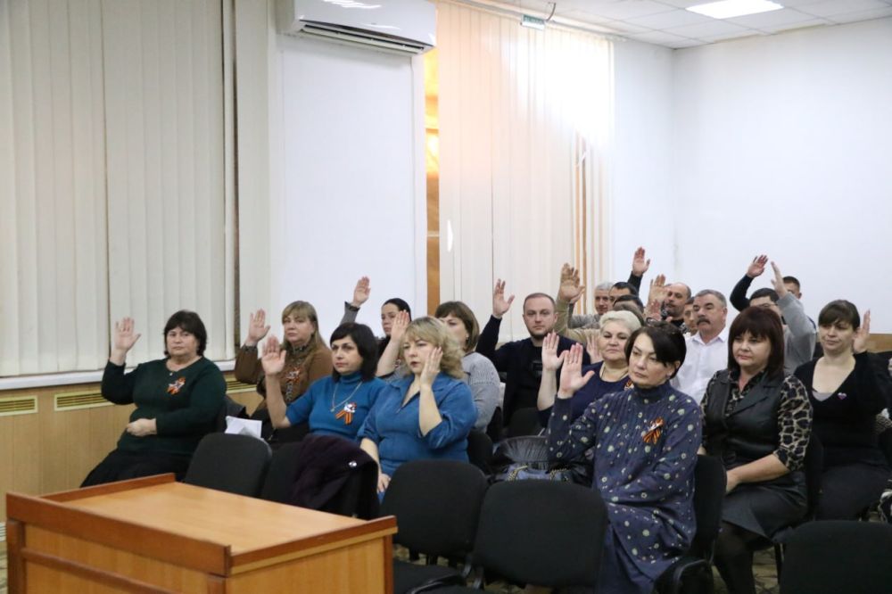 Ольга Урайкина: Сегодня в большом зале администрации Бахчисарайского района после заседания президиума, где были предварительно рассмотрены проекты решений, состоялась 6-я сессия Бахчисарайского районного совета 3-го созыва Ольга Урайкина: Сегодня в большом зале администрации Бахчисарайского района после заседания президиума, где были предварительно рассмотрены проекты решений, состоялась 6-я сессия Бахчисарайского районного совета 3-го созыва