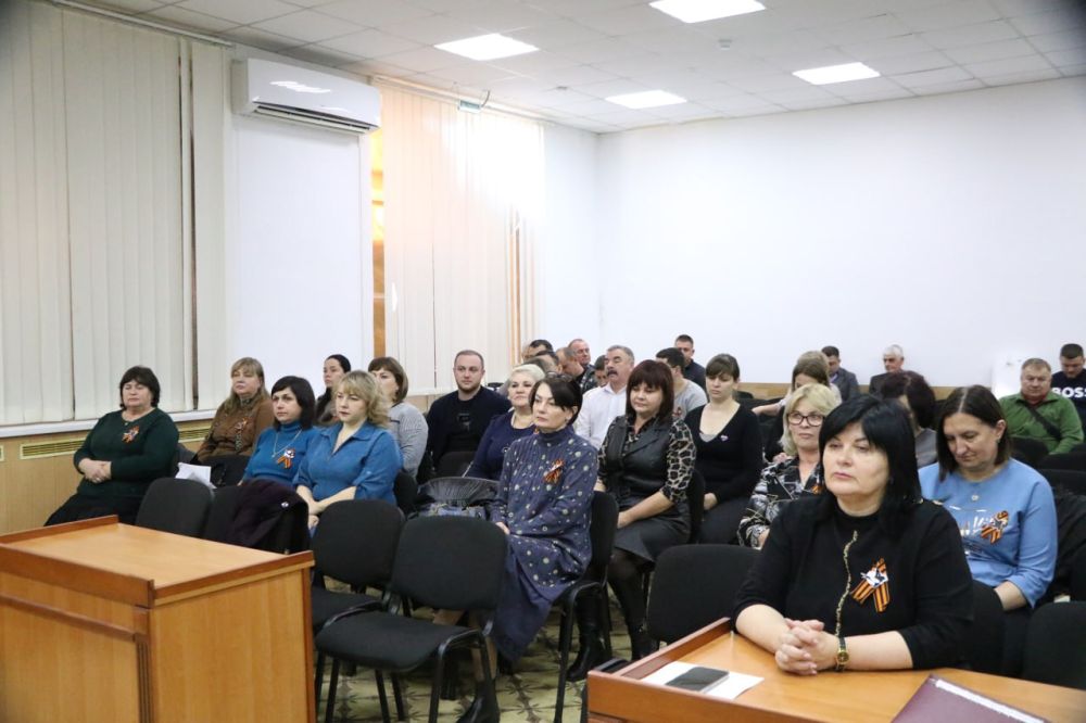 Ольга Урайкина: Сегодня в большом зале администрации Бахчисарайского района после заседания президиума, где были предварительно рассмотрены проекты решений, состоялась 6-я сессия Бахчисарайского районного совета 3-го созыва Ольга Урайкина: Сегодня в большом зале администрации Бахчисарайского района после заседания президиума, где были предварительно рассмотрены проекты решений, состоялась 6-я сессия Бахчисарайского районного совета 3-го созыва