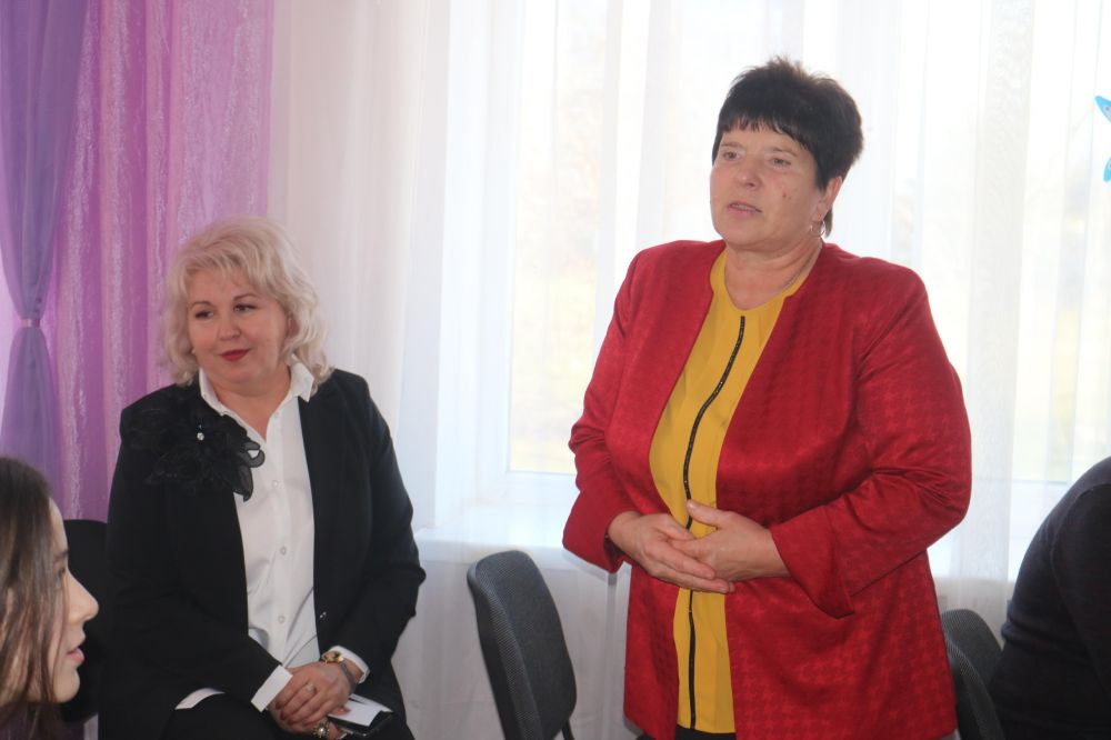 Зампредседателя Сакского районного совета Надежда Блохина, замглавы администрации Сакского района Светлана Дорошенко, главный специалист сектора молодежной политики и оздоровления отдела образования администрации Сакского... Зампредседателя Сакского районного совета Надежда Блохина, замглавы администрации Сакского района Светлана Дорошенко, главный специалист сектора молодежной политики и оздоровления отдела образования администрации Сакского...