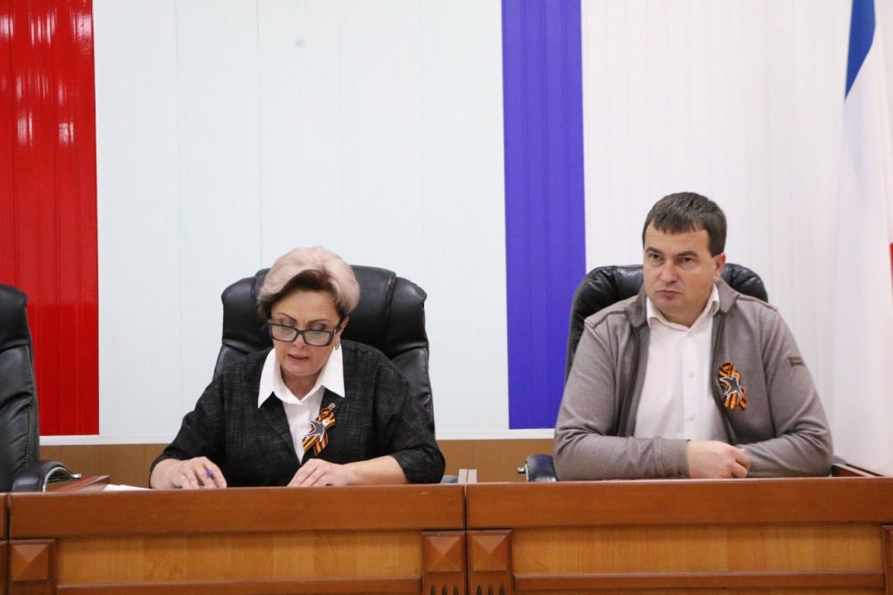Ольга Урайкина: Сегодня в большом зале администрации Бахчисарайского района после заседания президиума, где были предварительно рассмотрены проекты решений, состоялась 6-я сессия Бахчисарайского районного совета 3-го созыва Ольга Урайкина: Сегодня в большом зале администрации Бахчисарайского района после заседания президиума, где были предварительно рассмотрены проекты решений, состоялась 6-я сессия Бахчисарайского районного совета 3-го созыва