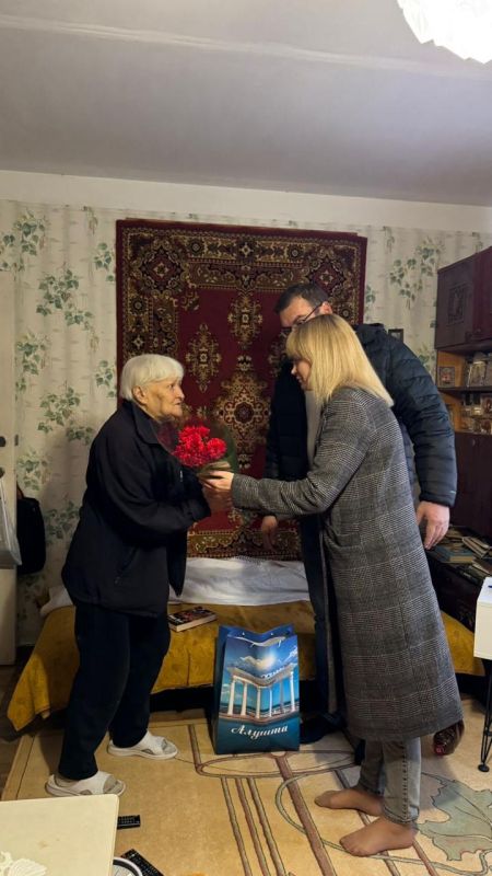 Галина Огнёва: Сегодня, в памятную дату Дня полного освобождения Ленинграда от фашистской блокады, поздравили ленинградцев, проживающих в нашем городе и переживших в юном возрасте блокаду Ленинграда Галина Огнёва: Сегодня, в памятную дату Дня полного освобождения Ленинграда от фашистской блокады, поздравили ленинградцев, проживающих в нашем городе и переживших в юном возрасте блокаду Ленинграда