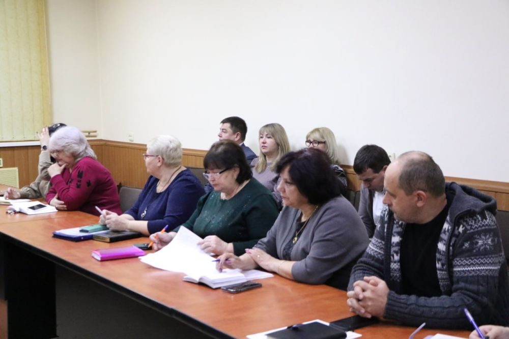 Ольга Урайкина: Сегодня совместно с главой администрации Бахчисарайского района Анжеликой Ястребовой провели совещание с главами поселений Ольга Урайкина: Сегодня совместно с главой администрации Бахчисарайского района Анжеликой Ястребовой провели совещание с главами поселений