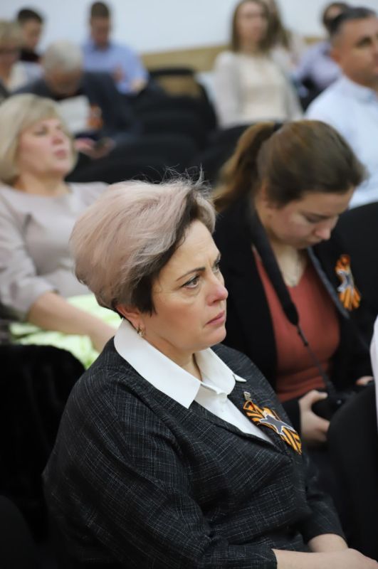 Анжелика Ястребова: На аппаратном совещании почтили минутой молчания всех жертв страшной и героической страницы нашей истории - блокадного Ленинграда Анжелика Ястребова: На аппаратном совещании почтили минутой молчания всех жертв страшной и героической страницы нашей истории - блокадного Ленинграда