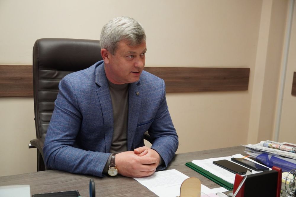 Заместитель главы администрации Керчи Эльдар МУЖДАБАЕВ провел встречу с представителями Керчь-Еникальского общества истории и древностей Заместитель главы администрации Керчи Эльдар МУЖДАБАЕВ провел встречу с представителями Керчь-Еникальского общества истории и древностей