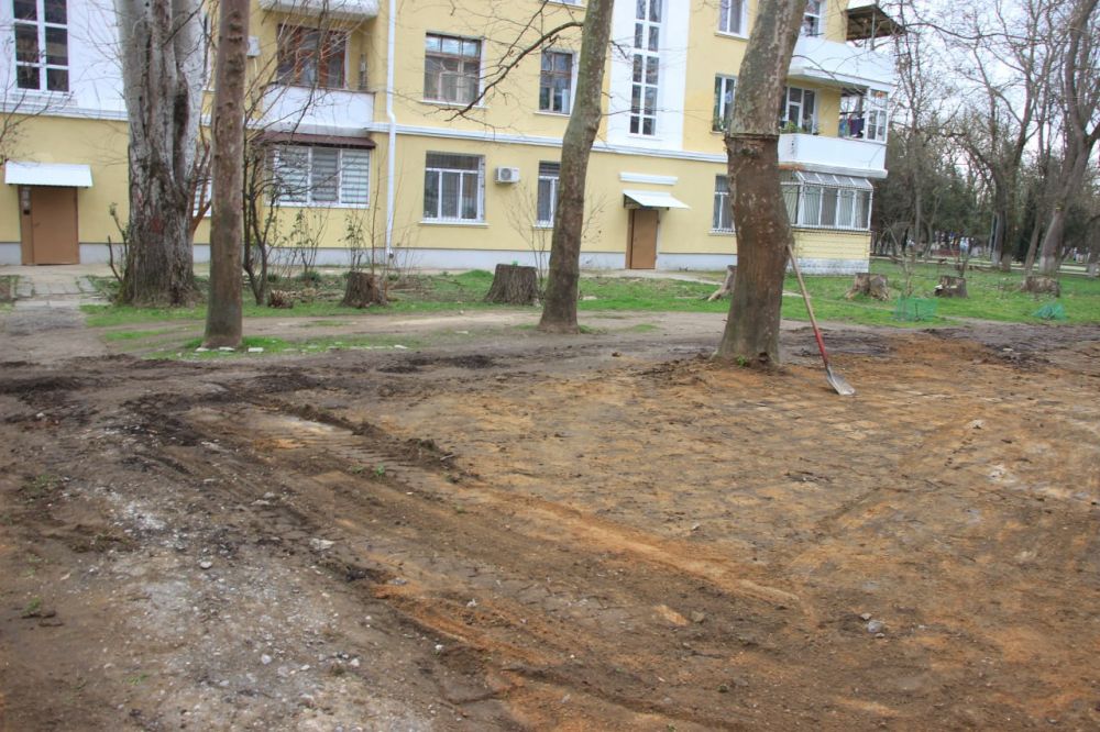 В микрорайоне Аршинцево приступили к демонтажным работам в рамках благоустройства придомовых территорий В микрорайоне Аршинцево приступили к демонтажным работам в рамках благоустройства придомовых территорий